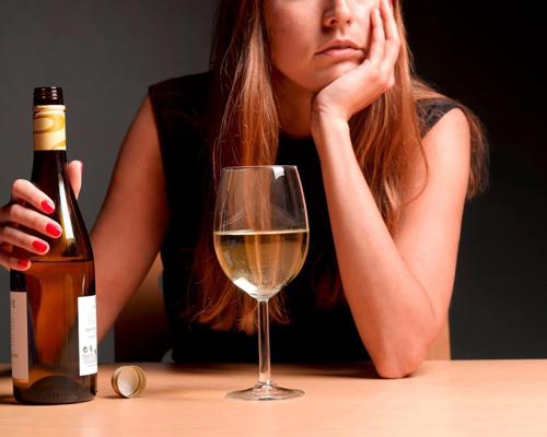Анонимное лечение женского алкоголизма в Колпино